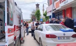 Caddede karşılaştığı husumetlisini bıçaklayıp, kaçtı