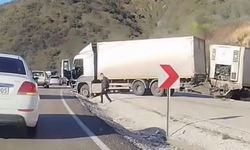 Kastamonu Ilgaz Çankırı yolunda korkutan kaza: Çift dorseli kamyon şarampole uçtu