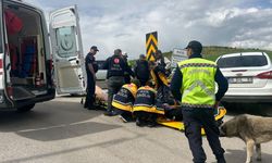 Kavşakta feci çarpışma! İki otomobil birbirine girdi