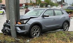 Düğün yolunda korkutan kaza: Cip kavşakta otomobile çarptı