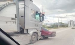 Kastamonu'da faciadan dönüldü: Tır ile otomobil çarpıştı!