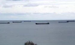 Fırtına öncesi Karadeniz’de hareketlilik: Gemiler limana çekildi