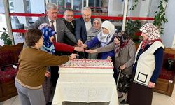 Kastamonu’da Huzurevinde Anneler Günü pastası kesildi