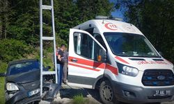 Kastamonu’da otomobil direğe çarptı: Yaralılar var