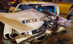 Kastamonu plakalı otomobille kafa kafaya çarpıştı: Can pazarında çok sayıda yaralı var!