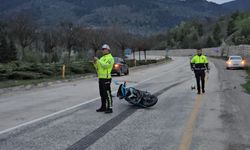 Komşuda feci kaza! Otomobil ile motosiklet çarpıştı
