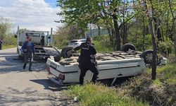 Feci kazada kontrolden çıkan otomobil devrildi: Sürücü yaralandı