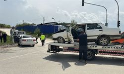 Kastamonu’da feci kaza: İki otomobil hurdaya döndü