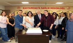 Kastamonu’da hemşireler pasta kesti
