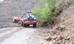 Kastamonu’da köylere ulaşımı kesen heyelan temizlendi