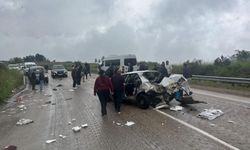 Otomobil ile servis otobüsü feci şekilde çarpıştı: 6 kişi hastanelik oldu