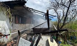 Korkutan yangın! Ev alevlere teslim oldu