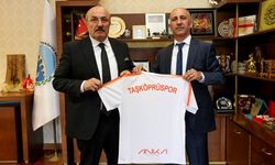 Taşköprü Belediye Başkanı teslim aldı: Bin forma çocuklara ulaşacak