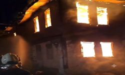 Kastamonu’da feci yangın! Ahşap ev alevlere teslim oldu