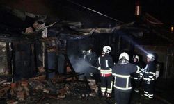 Kastamonu’da geceyi alevler aydınlattı: Ahşap ev kül oldu