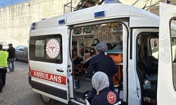 Aküsü biten aracı itmek istedi… Bir anda sıkıştı!