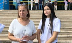 Anne ve kızı aynı okulda üniversite sınavına girdi