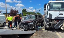 Beton mikseri lüks aracı biçti: D-100’de korkutan kaza