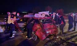 Zincirleme kaza: Kırmızı ışıkta bekleyen otomobile tır çarptı, 3 yaralı