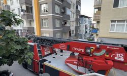 Evde yangın çıkaran genç kapıyı kilitledi: Ekipler ikna edemedi