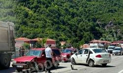 İnebolu'da iki otomobil çarpıştı