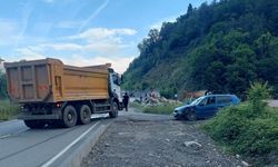 İnebolu'da korkutan kaza! Otomobil kamyonla çarpıştı