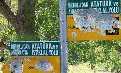 İstiklal Yolu’nda üzücü görüntü! Tabela tahrip edildi
