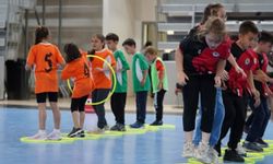 Kastamonu’da spor şöleni: İlkokul öğrencileri yeteneklerini sergiledi