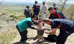Kayıp çocuklar çamura saplanmış halde bulundu