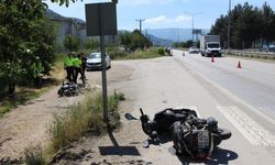 Motosikletler birbirine girdi: 2 genç yaralandı