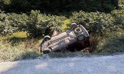 Takla atan otomobilden yara almadan çıktılar