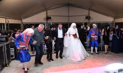 Yılın düğünü Taşköprü’de: İl Sağlık Müdürü horon ekibine taş çıkarttı