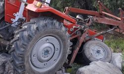 Kastamonu’da feci kaza: Traktör yoldan çıktı, sürücü yaralandı