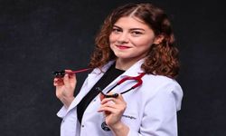 Kastamonulu genç doktor beyaz önlüğünü giydi