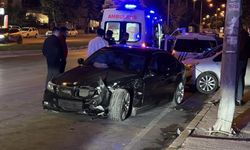 Gece yarısı zincirleme kaza: 2’si polis 4 kişi yaralandı