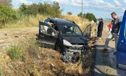 Hafif ticari araç yoldan çıkıp takla attı: 2’si çocuk 5 kişi yaralandı