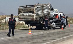 Kastamonu plakalı kamyonet Konya'da kaza yaptı
