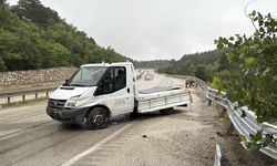 Kastamonu'da arı yüklü kamyonet bariyere çarptı: 2 yaralı