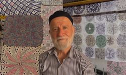 Kastamonu’da küçük ofisini sanat galerisine dönüştürdü