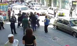 Kaza sonrası cadde karıştı: Kadın sürücüye dikiz aynasıyla saldırdı