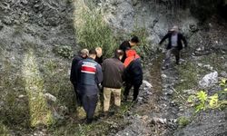 Komşuda kayıp olarak aranan yaşlı adam kayalıklarda ölü bulundu
