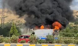 Komşuda korku dolu anlar! Hasta nakil aracı küle döndü