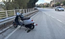 Kontrolden çıkan motosiklet devrildi: Sürücü yaralandı