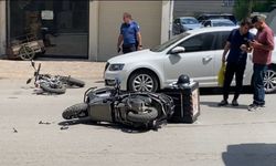 Kurye motosikleti ile elektrikli bisiklet çarpıştı: 2 kişi yaralandı