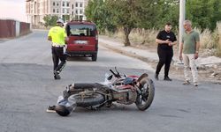Trafik kazası: Motosikletle hafif ticari araç çarpıştı