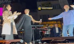 Ebru Yaşar, Tosya'da sahne aldı: Başkan çifte telli oynadı