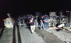 Gece yarısı kazası yolu kapattı