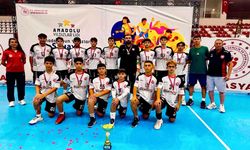 Kastamonu voleybolunun yükselen yıldızı: Şampiyonluk kupası kaldırdı