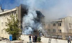 Eski devlet hastanesinden dumanlar yükseldi