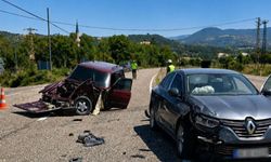 Kastamonu-Araç yolunda iki otomobil çarpıştı: 1 yaralı